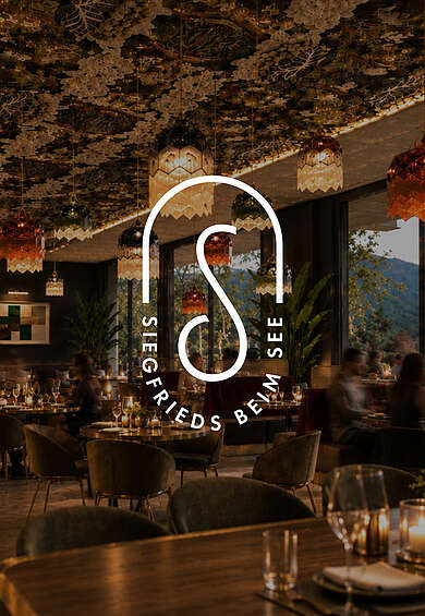 Restaurantterrasse im Pavillon mit Panoramablick auf den Achensee und die Tiroler Bergwelt