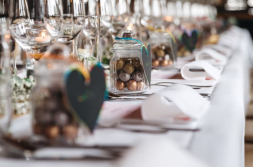 Festlich gedeckter Tisch im Restaurant Mazaggs