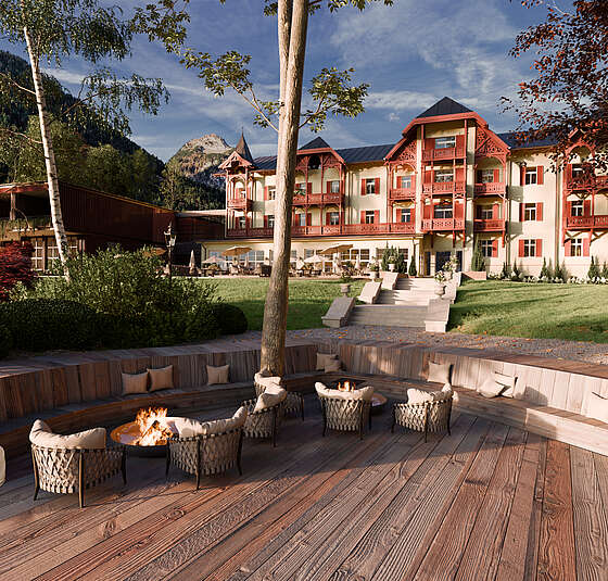 Gartenlounge und Bereich für Outdoor Weddings (Weddingplace) im Mazaggs – Alpenhof am Achensee