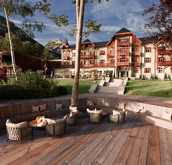 Gartenlounge und Bereich für Outdoor Weddings (Weddingplace) im Mazaggs – Alpenhof am Achensee