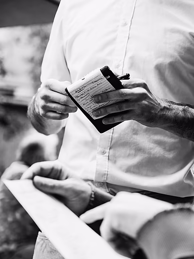 Servicemitarbeiter im Mazaggs Restaurant