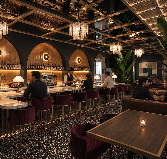 Elegante Bar im 1920er-Jahre-Stil im Restaurant Siegfrieds beim See, bekannt für mediterrasianische Küche und contemporary flavours.