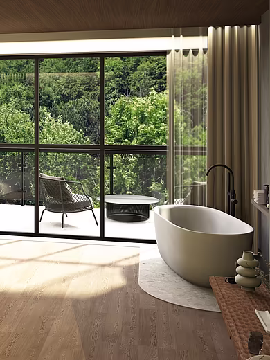 Großzügiger Schlafbereich mit Badewanne und privater Sauna des Deluxe Spa Rooms im Pavillon im mediterranen Stil mit Doppelbett und Balkon