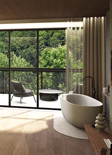 Großzügiger Schlafbereich mit Badewanne und privater Sauna des Deluxe Spa Rooms im Pavillon im mediterranen Stil mit Doppelbett und Balkon
